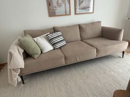 Dreisitzer Sofa in Beige mit schwarzen Füssen gebraucht