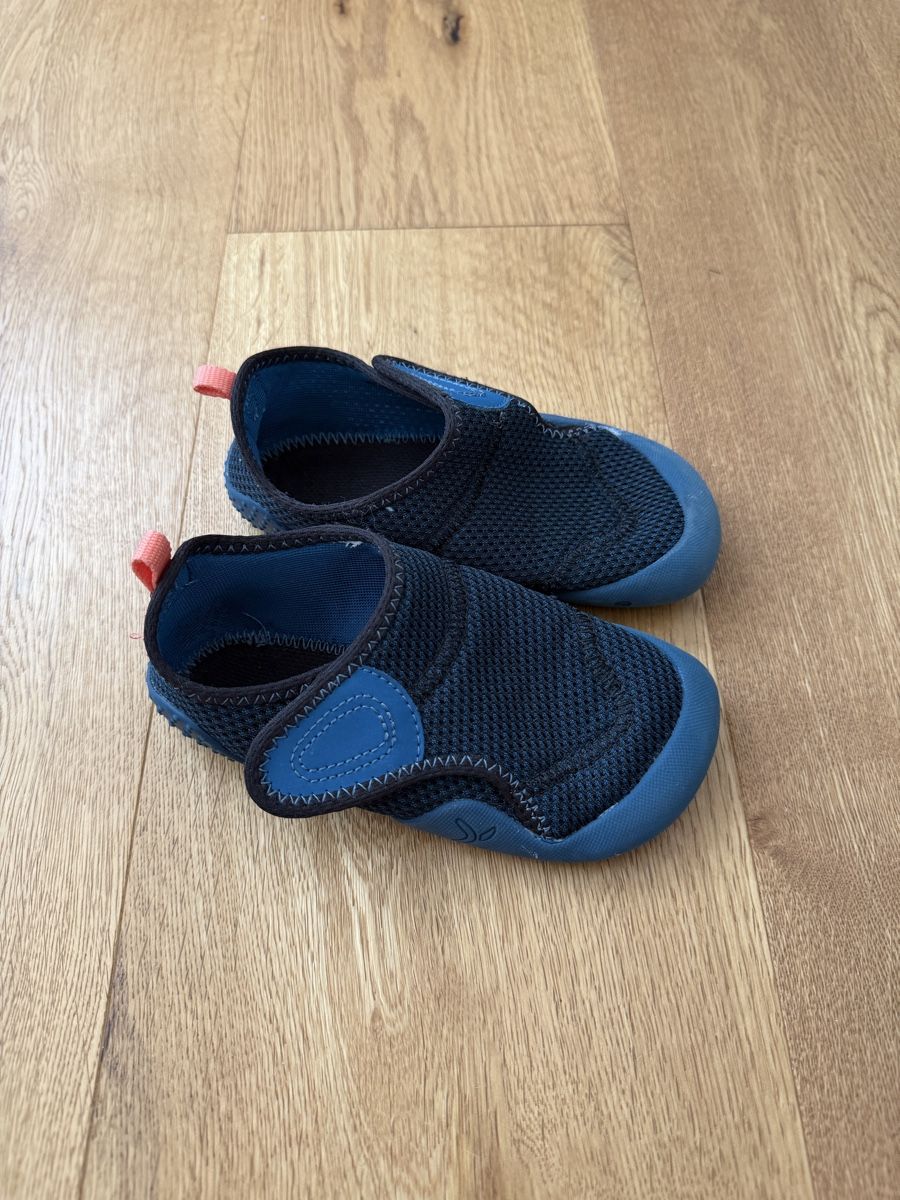 Decathlon Chaussures garçon: Decathlon - Kinder Hausschuhe, Gr. 28 – D'occasion à Interlaken par fbnscl