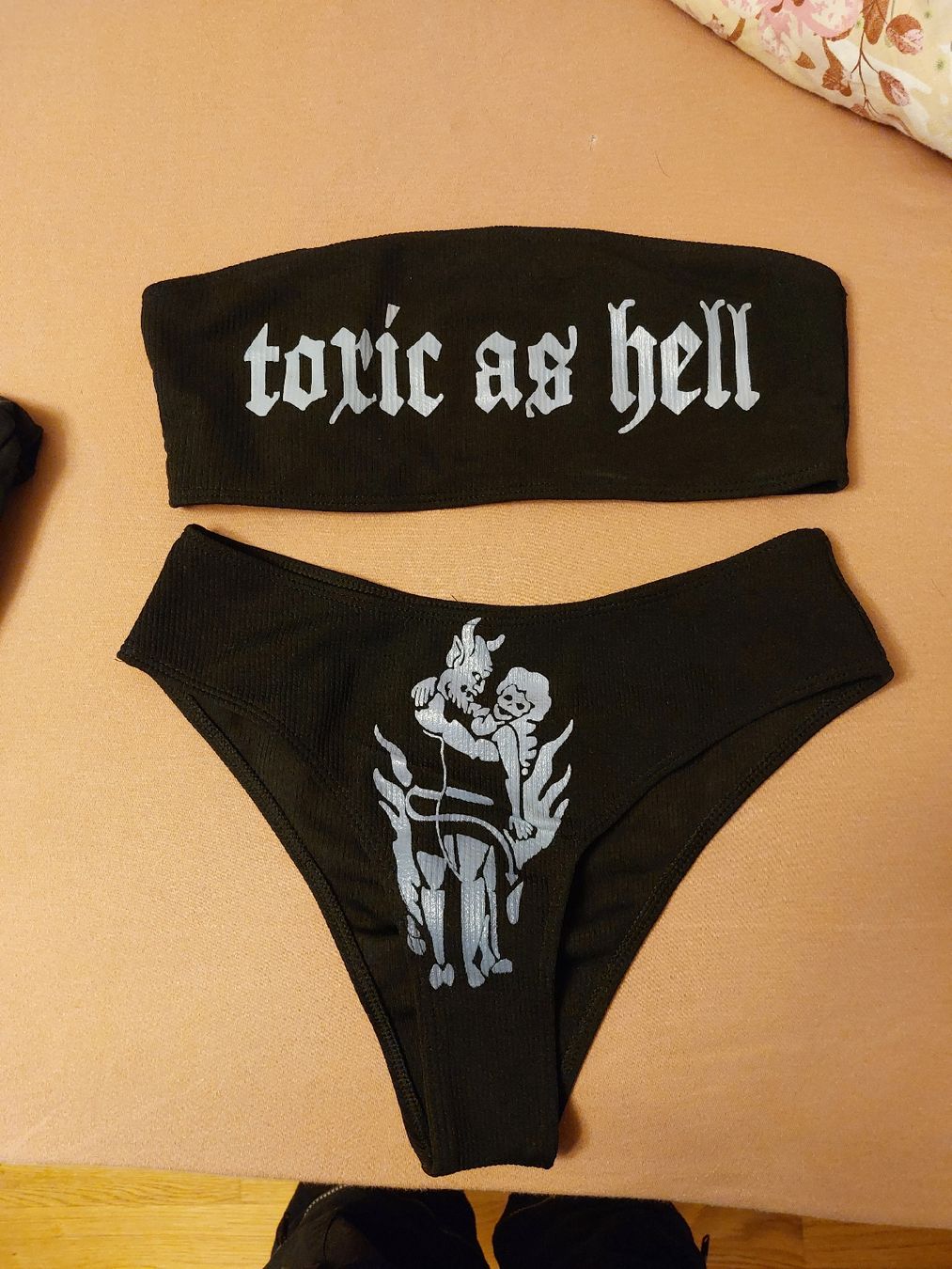 Maillots de bain & Bikinis: Bikini Set toxic as hell schwarz Grösse M neu – Neuf avec emballage d'origine à Gwatt (Thun) par B.D.999 1