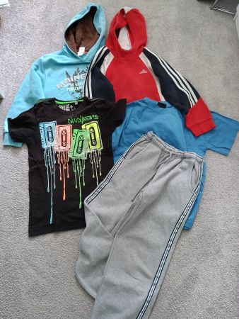 Kleiderpaket Jungen Grösse 128 / 134