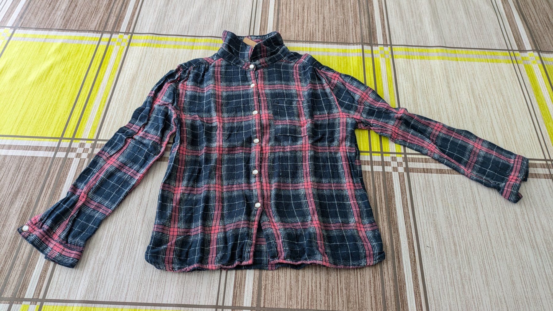 Blusen, T-Shirts & Tops: Schöne Kiabi Hemd Bluse - 128 – Gebraucht aus Staufen von Fleby84