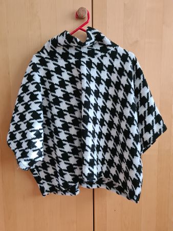 Warmer Strick-Poncho