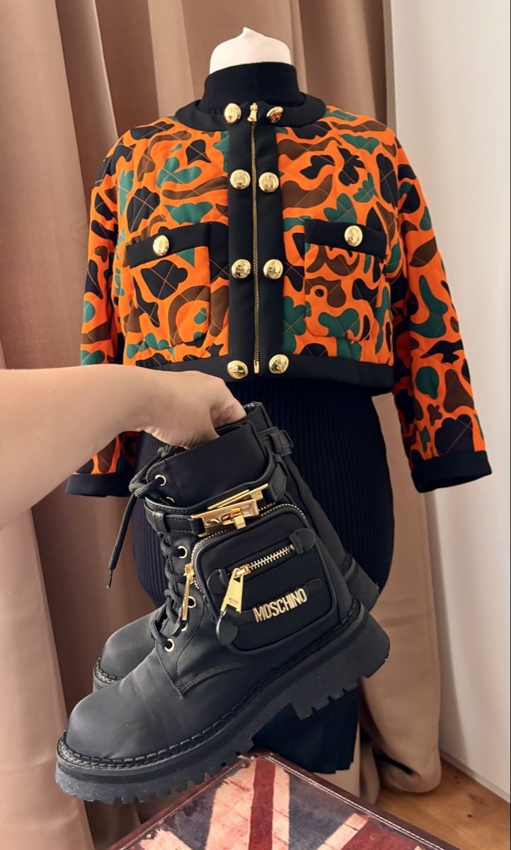 Moschino Lotti di vestiti: Kleider Set Moschino Gr. 39 – Nuovo (secondo la descrizione) da Wangen ZH venduto da tel_gxb5 5