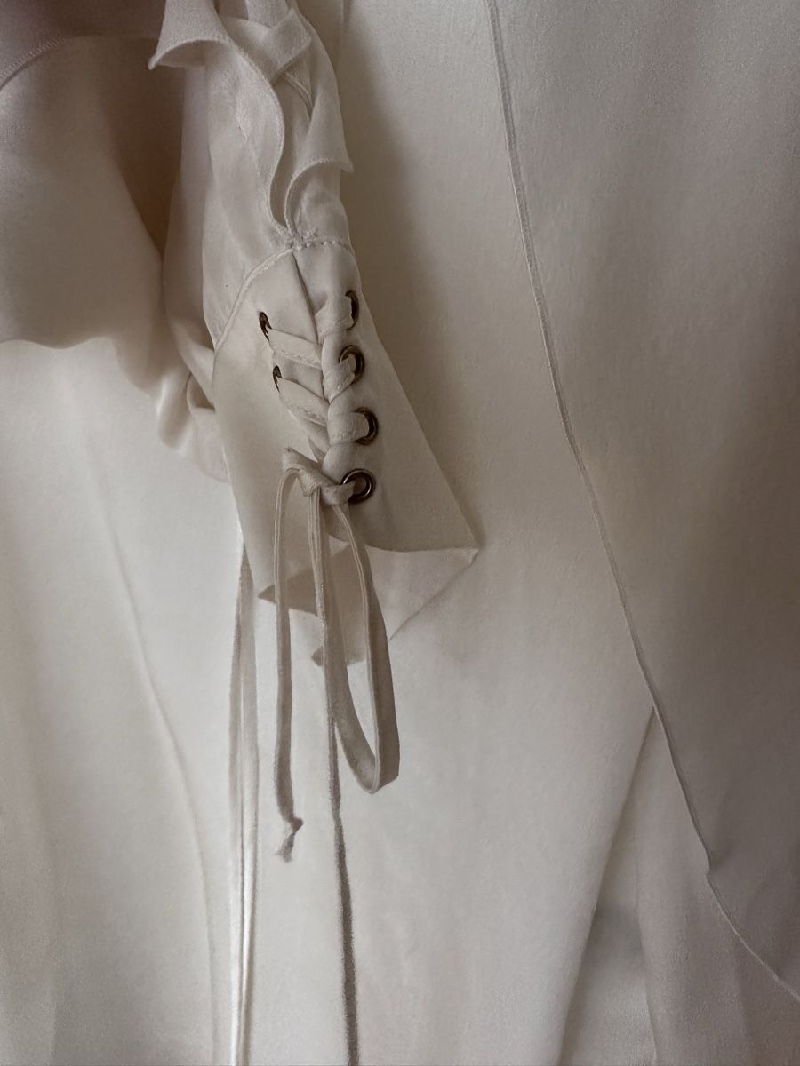 Givenchy Chemisiers: Givenchy Silk V-Neck Blouse/Fr38 – D'occasion à Basel par TIMELESS-FASHION 7