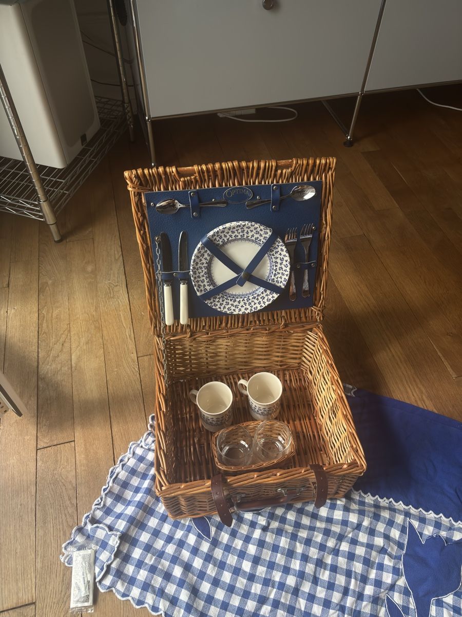 Altro per la casa: Picnic basket with tableware and checkered blanket – Usato da Zürich venduto da lun_cdx7 4