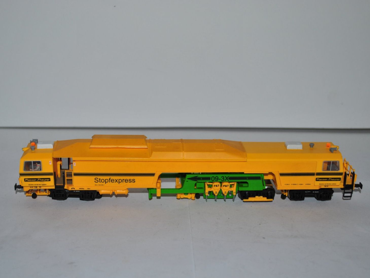 Viessmann Modelleisenbahnen: Viessmann Stopfexpress Digital 26096 (VBA125) – Gebraucht aus Aarwangen von Bahnsupport