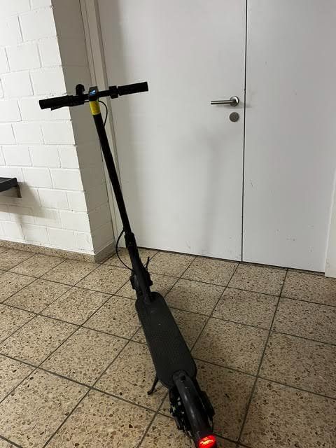 Scooters: Mi Elektroroller Ninebot Pro2, 25 h/km wenig gebraucht – Gebraucht aus Muttenz von Sila2 2