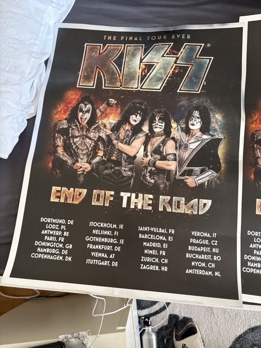 Foto & Immagini: Poster KISS autografati  – Usato da Massagno venduto da ZeMa 2