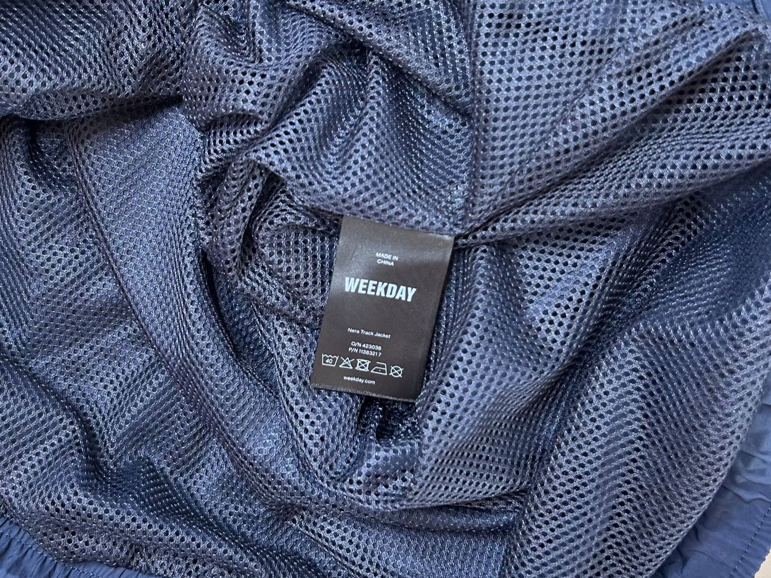 Weekday Vestes: Weekday Nera Track Jacket – D'occasion à St. Gallen par look-twice 7