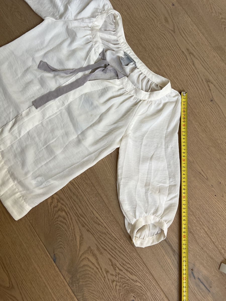 H&M Blusen: H&M Bluse, Gr. s, creme-weiss mit Schleife. Mit Fleck – Defekt aus Oensingen von SchickeDame 4
