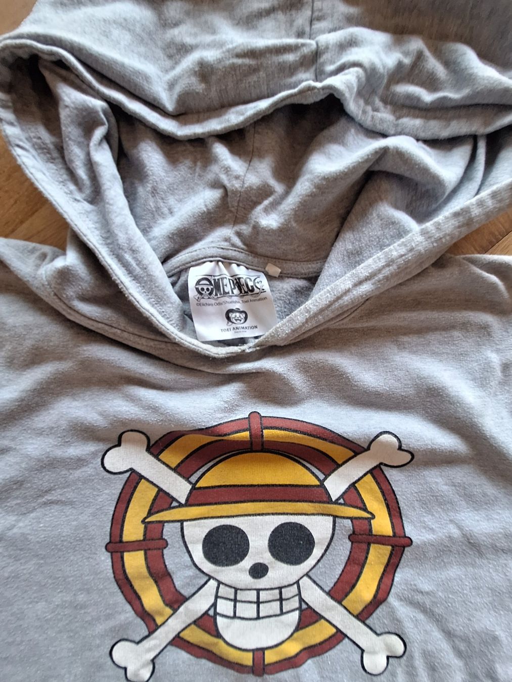 Maglioni & Felpe: Sweat à capuche gris One Piece taille S occasion – Usato da Chêne-Bougeries venduto da xchrysalide 1