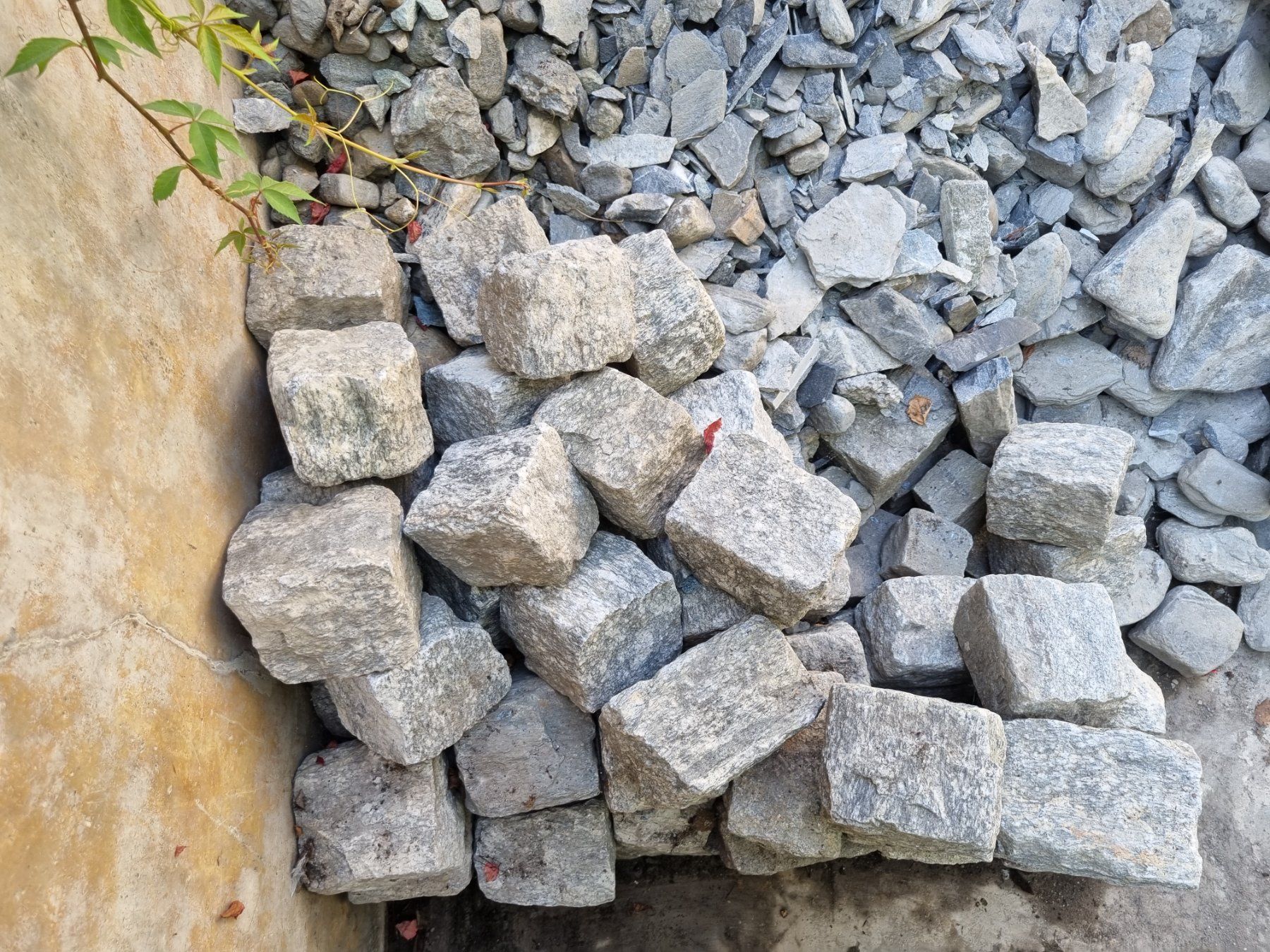 Pietre & tegole: gut 80 Stück Granit Pflastersteine, div. Grössen – Usato da Fürstenaubruck venduto da PizBeverin2018 5