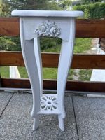 Blumenständer weiss mit Rose Dekoration