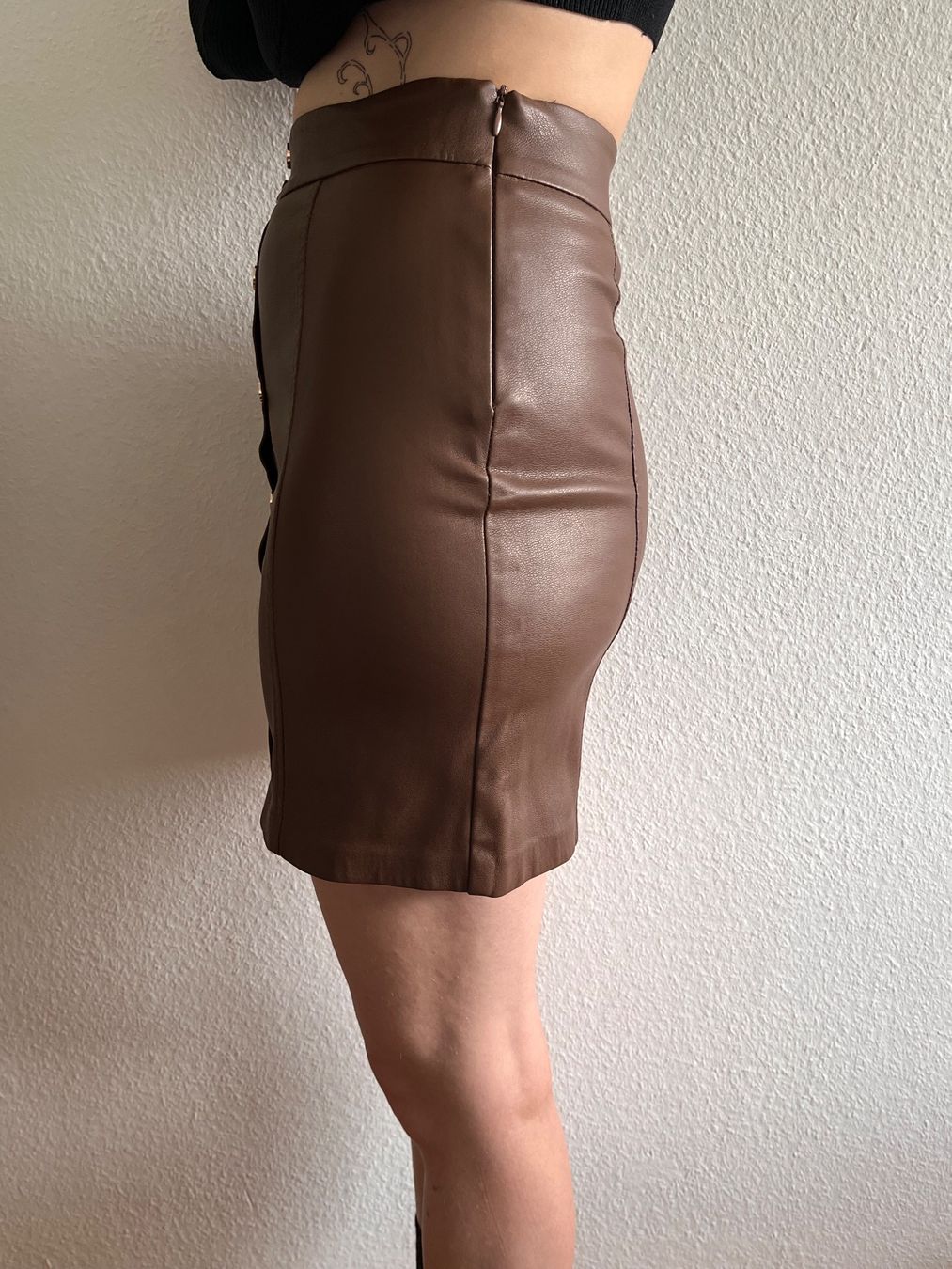 Gonne: Jupe marron taille 36 similicuir – Nuovo (secondo la descrizione) da Cornaux NE venduto da mcsm 4