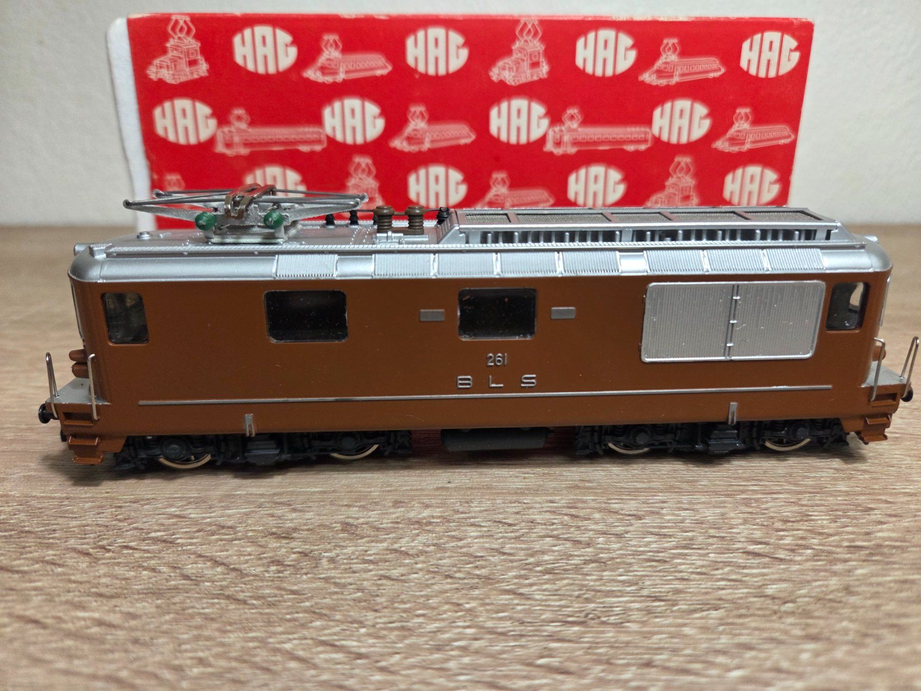 Hag Modellini di ferrovie: Hag 181 E-Lok Re 4/4 BLS H0 – Usato da St-Aubin-Sauges venduto da Lo_Go 1