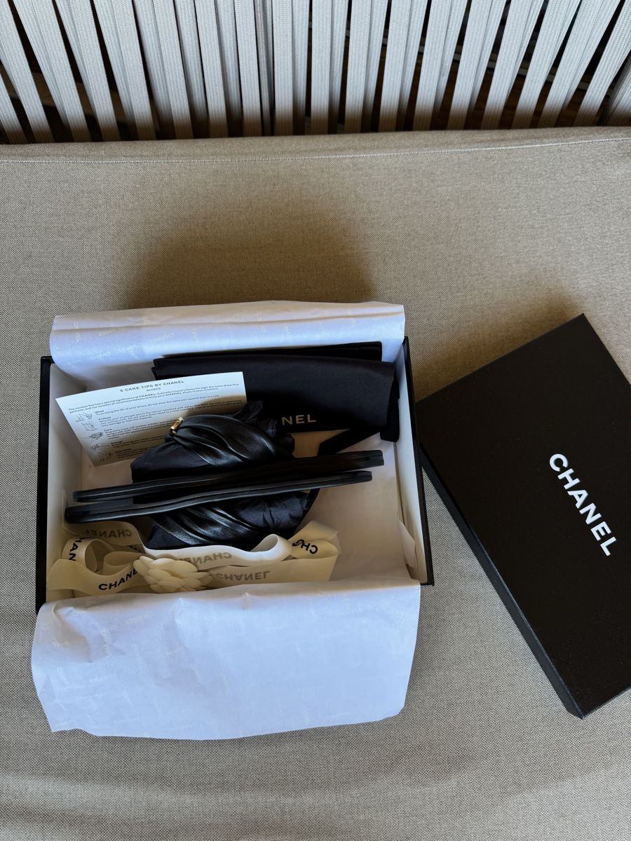 Chanel Scarpe da donna: New Chanel flip-flops – Nuovo e nell'imballaggio originale da Fully venduto da Fashion_Mania 4