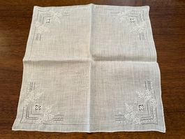 Stofftaschentuch weiss mit Stickerei gebraucht gut