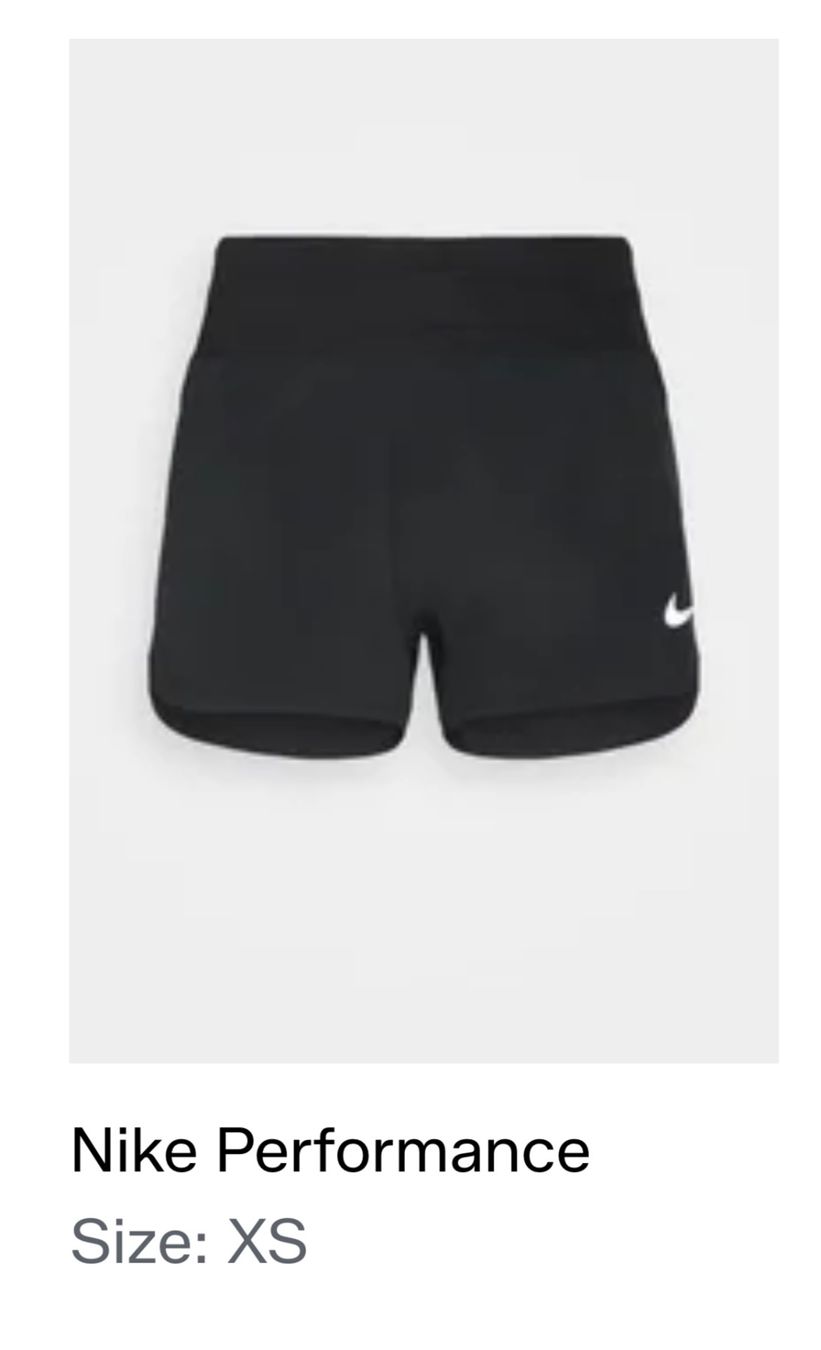 Nike Pantaloni: Nike Shorts – Usato da Tannay venduto da closet