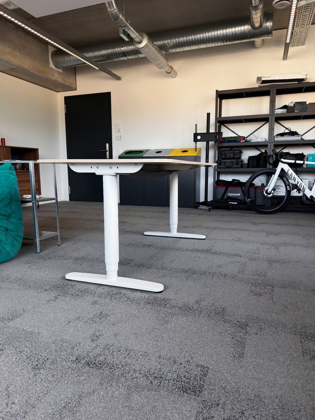 Ikea Scrivanie: IKEA BEKANT Scheibtisch 160x80cm – Usato da Aadorf venduto da ericschuster 1
