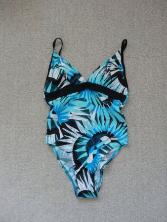 TRIUMPH Bikinianzug Gr 38 B. Fabrikneu