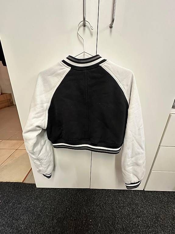 Giacche: Collage Cropped Jacke  – Usato da Buttikon SZ venduto da roy_pvy5 1