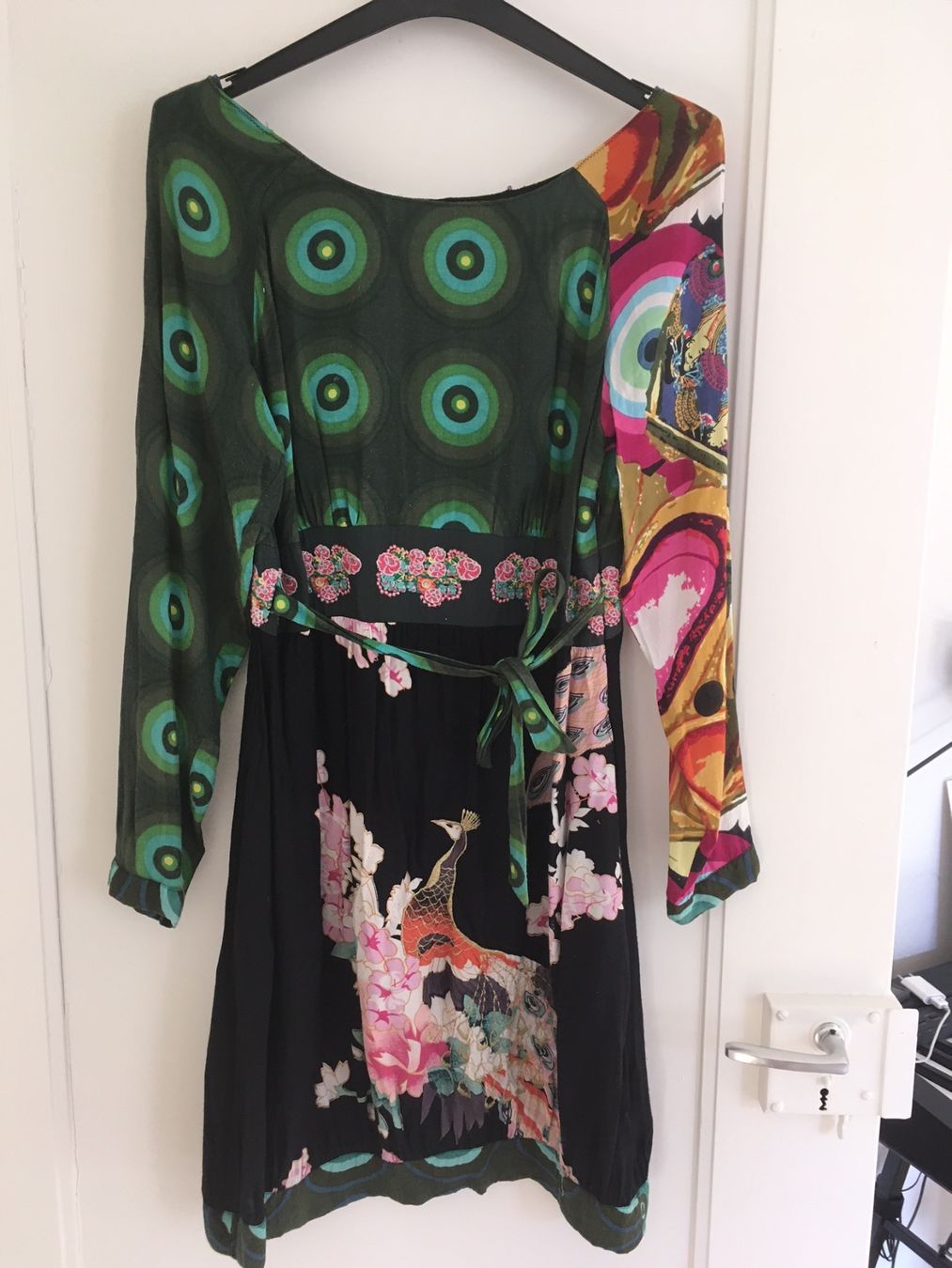 Vestiti: Desigual Kleid mit Pfauenmuster, Grösse M – Usato da Zürich venduto da mignonmignon 1