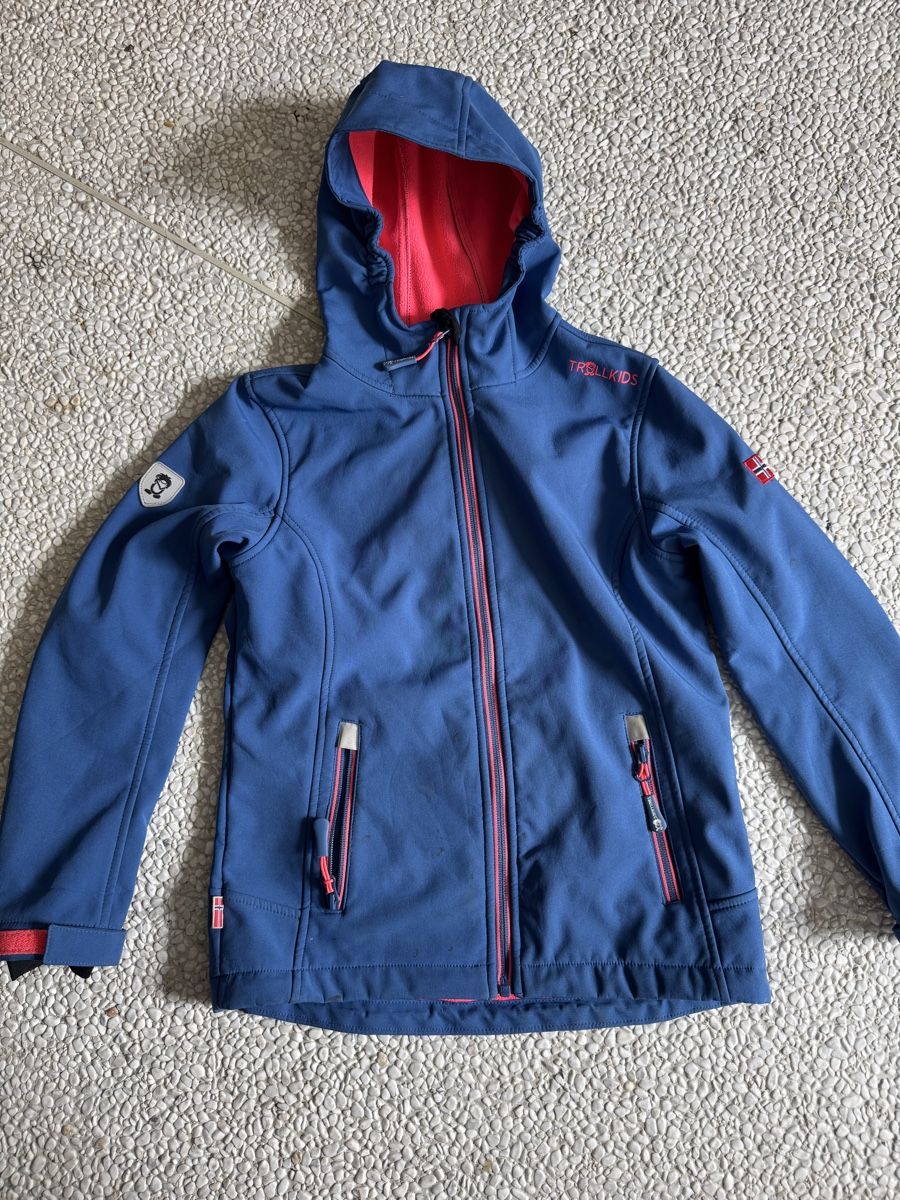 Trollkids Jacken & Mäntel: Trollkids Softshell Jacket Blue Size 140 Good Condition – Gebraucht aus Worb von mcdorian