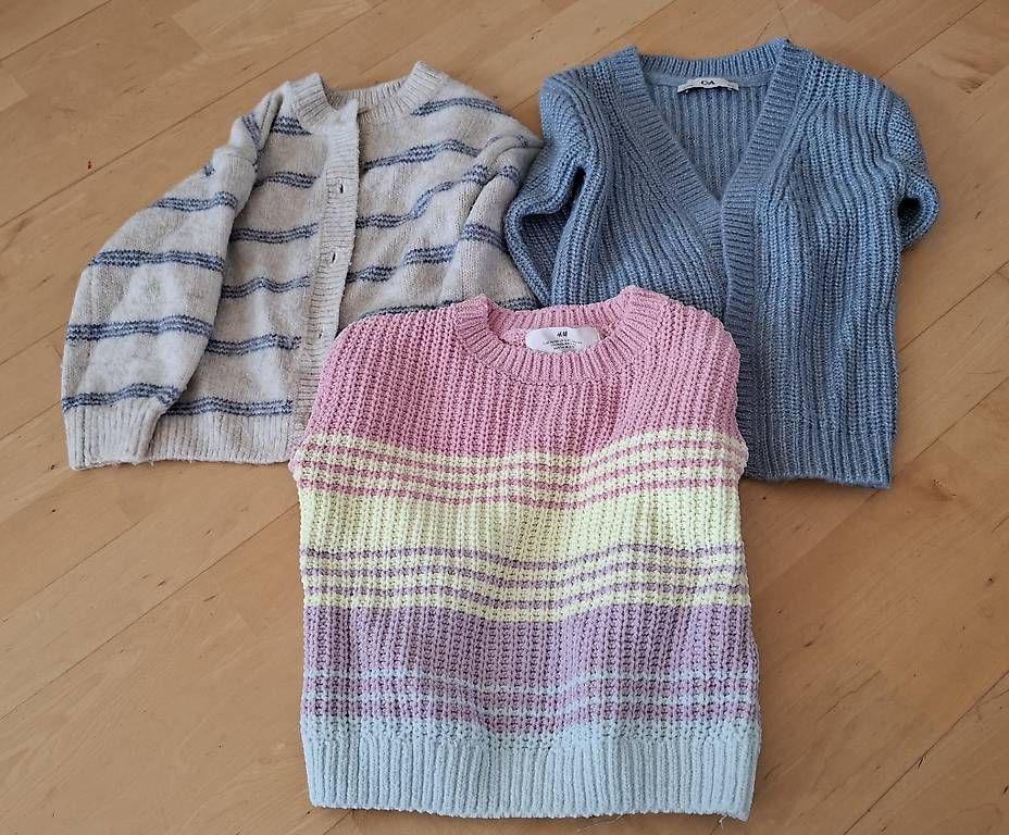 Maglioni & Felpe: 3 Jäggli / Pullover Gr. 104 / top Zustand – Usato da Birmensdorf ZH venduto da Tschelini