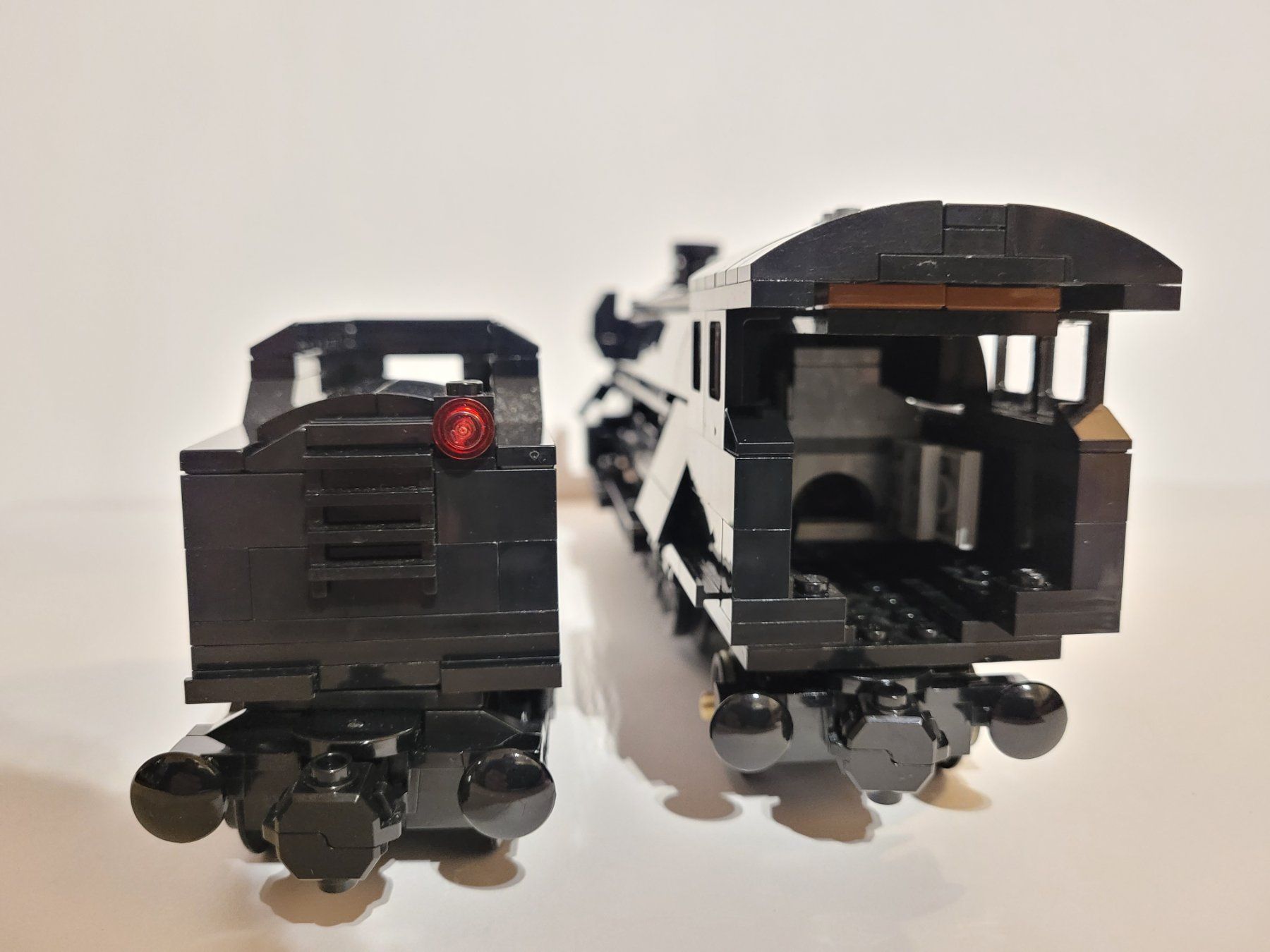 Lego Kit di costruzioni: Train Lego Black Emerald Night, construit sur schéma 10194 – Usato da La Tour-de-Peilz venduto da estelle69 8