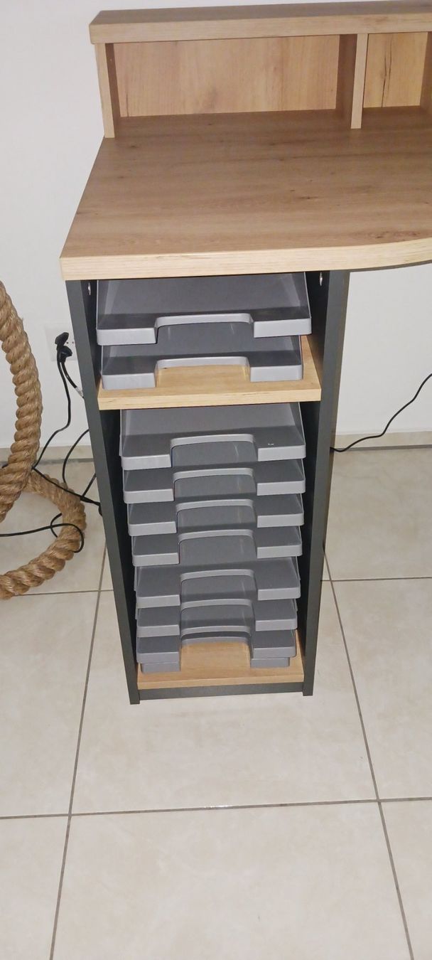 Bureaux: Neuwertiger Bürotisch – D'occasion à Bronschhofen par hobbykatz 1