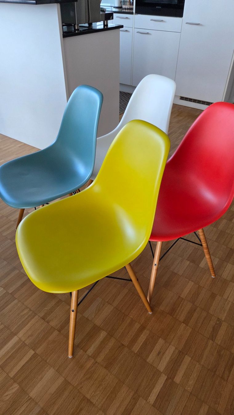 Vitra Stühle: 4er Set Vitra Eames Plastic Side Chairs (Sitzhöhe 41cm) – Gebraucht aus Zürich von pixelixi 1