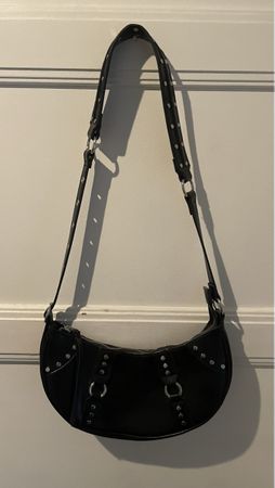 Sac noir en similicuir de chez Stradivarius