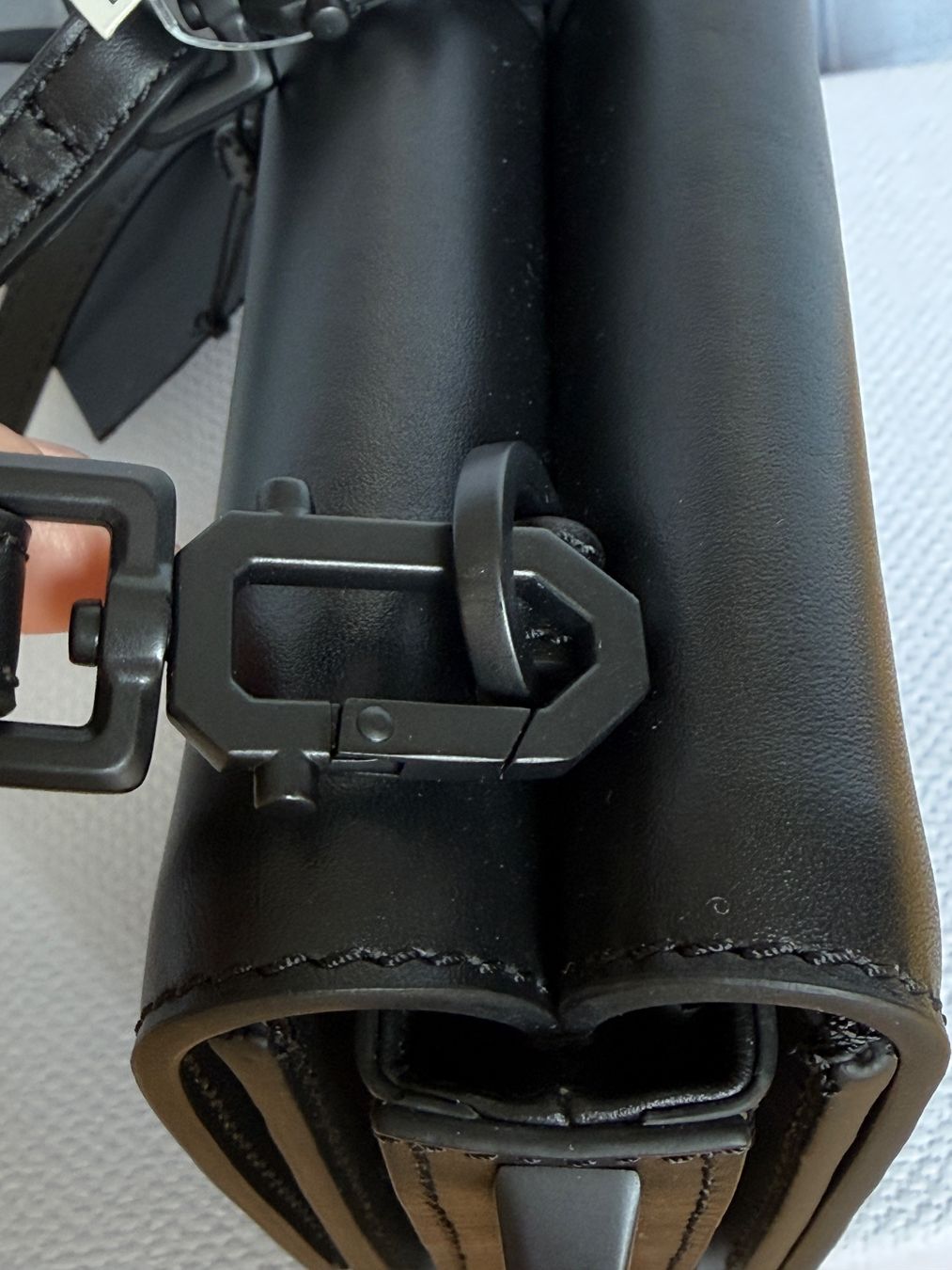 Borse da donna: Micro Umhängetasche Leder Schwarz, Crossbody Baxter – Usato da Winterthur venduto da ksu_md2k 4