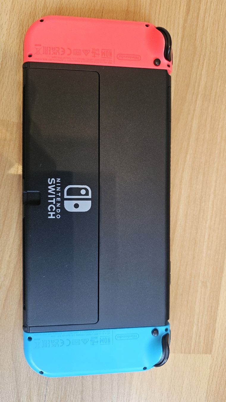 Nintendo Console: Nintendo Switch OLED + Zubehör + Extra Controller – Wie Neu – Nuovo (secondo la descrizione) da Oberuzwil venduto da sal_wgx5 2