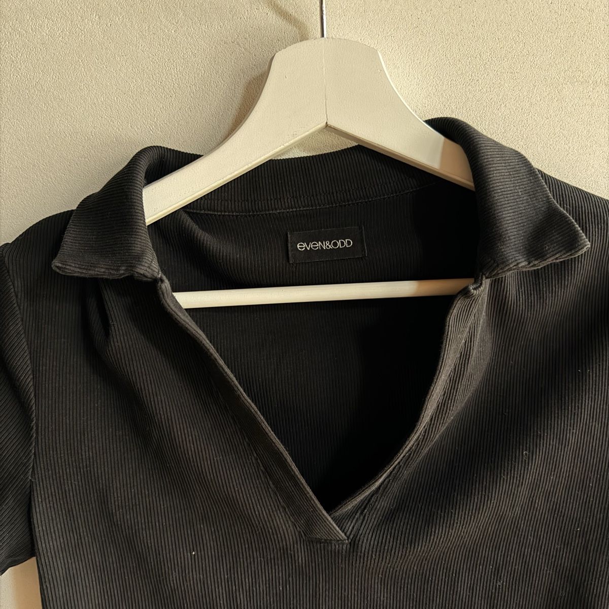 Top: Black Crop Top Even and Odd – Usato da Schaffhausen venduto da nuhcyar 1