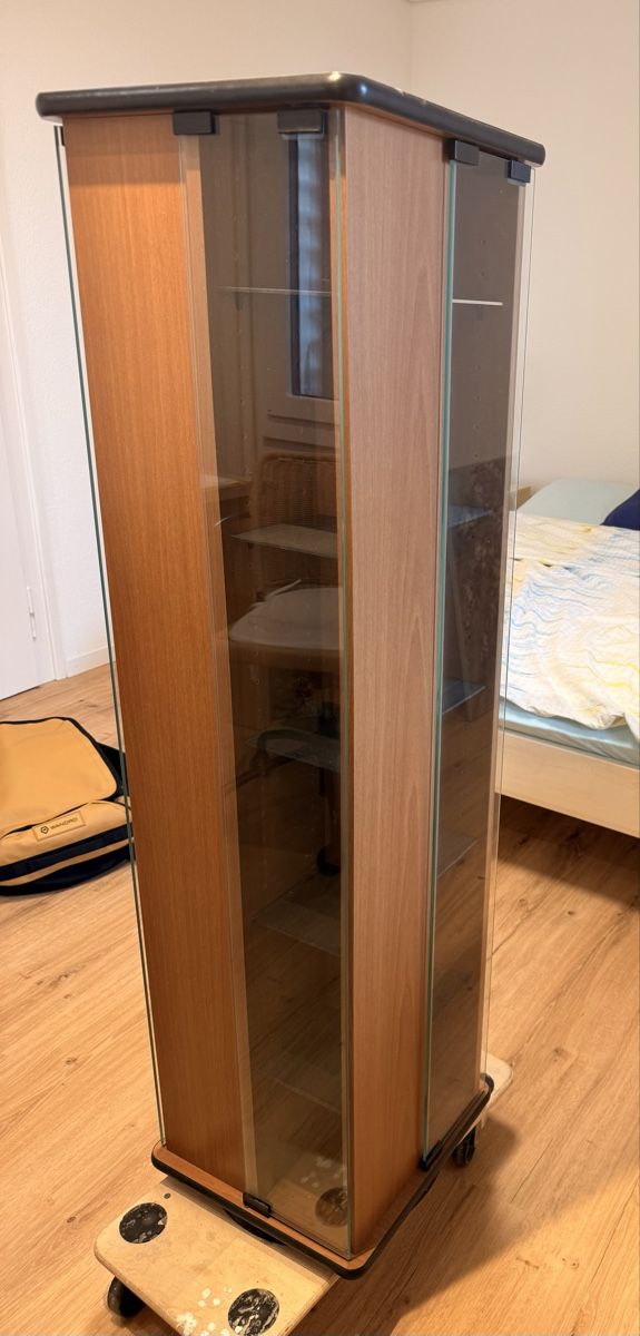 Vetrine: Schöne Holz-Glasvitrine - Top Zustand! – Usato da Herzogenbuchsee venduto da lkropf 2