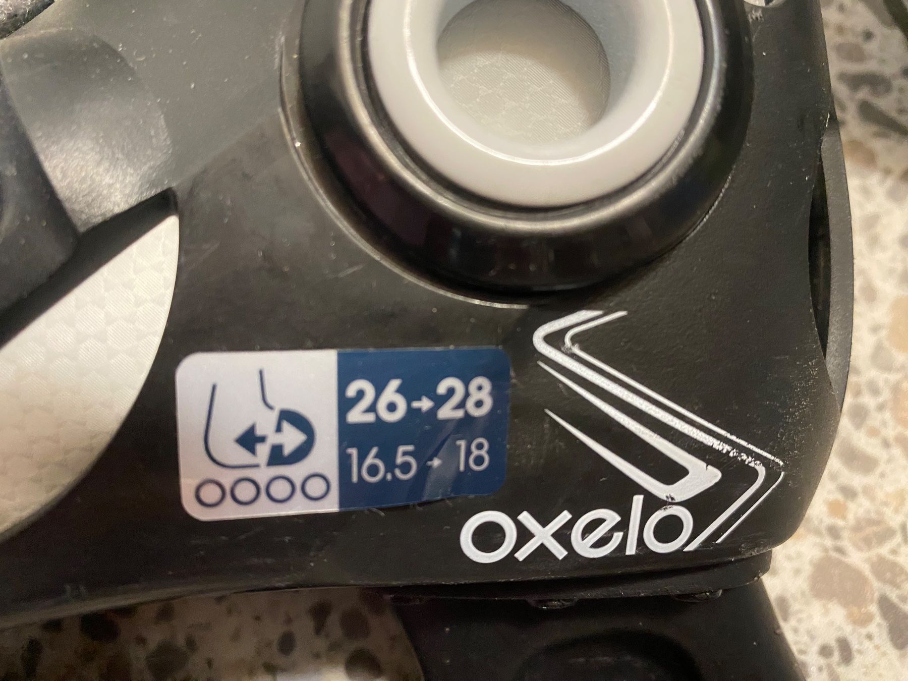 Oxelo Pattini da ghiaccio: Pattini da bambino regolabili 26-28 – Usato da Piano di Peccia venduto da mat_gc2j 2