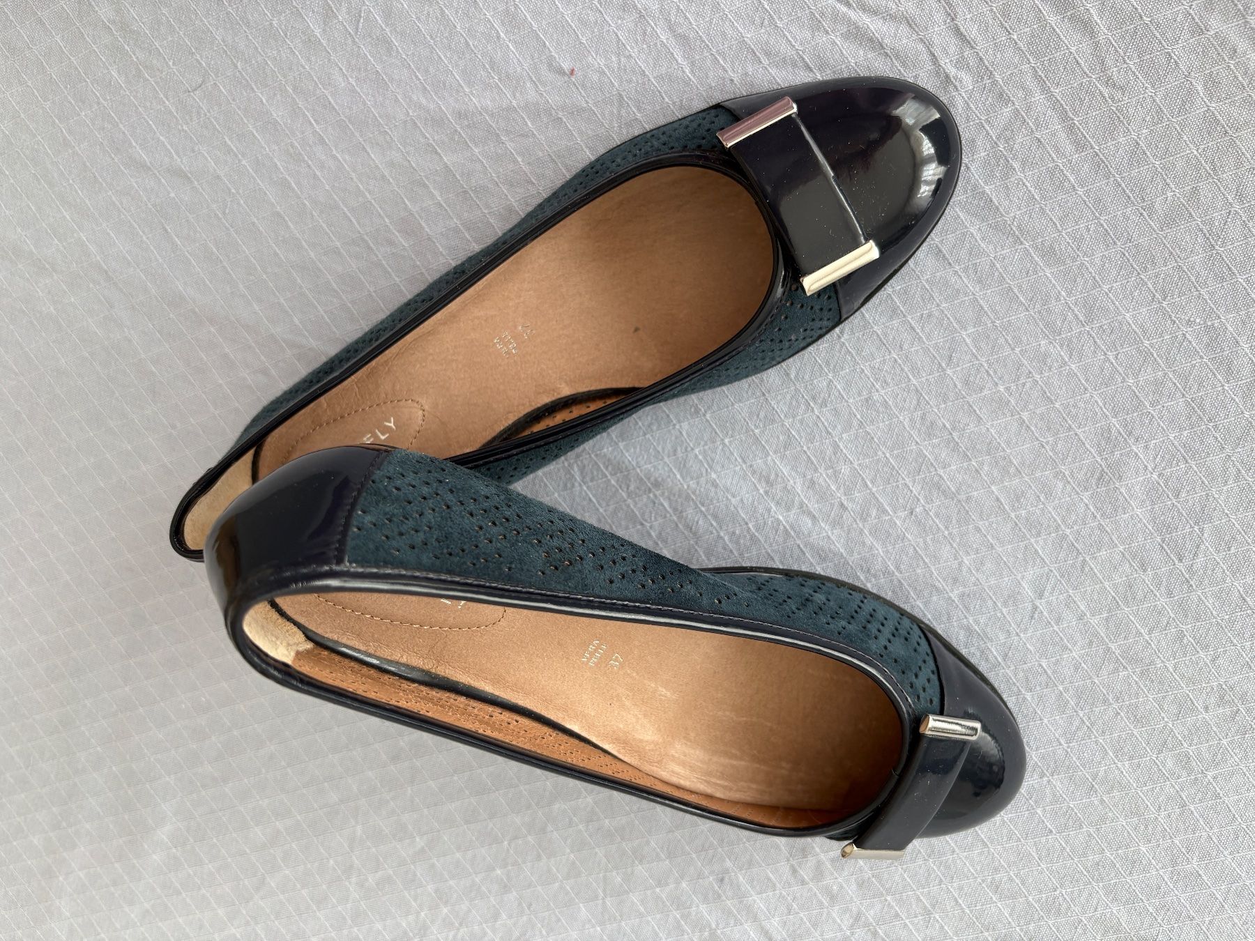 Damenschuhe: Pumps m.Keilabsatz, Gr. 37/ Velour-/Lackleder – Gebraucht aus Dübendorf von nerino03 3
