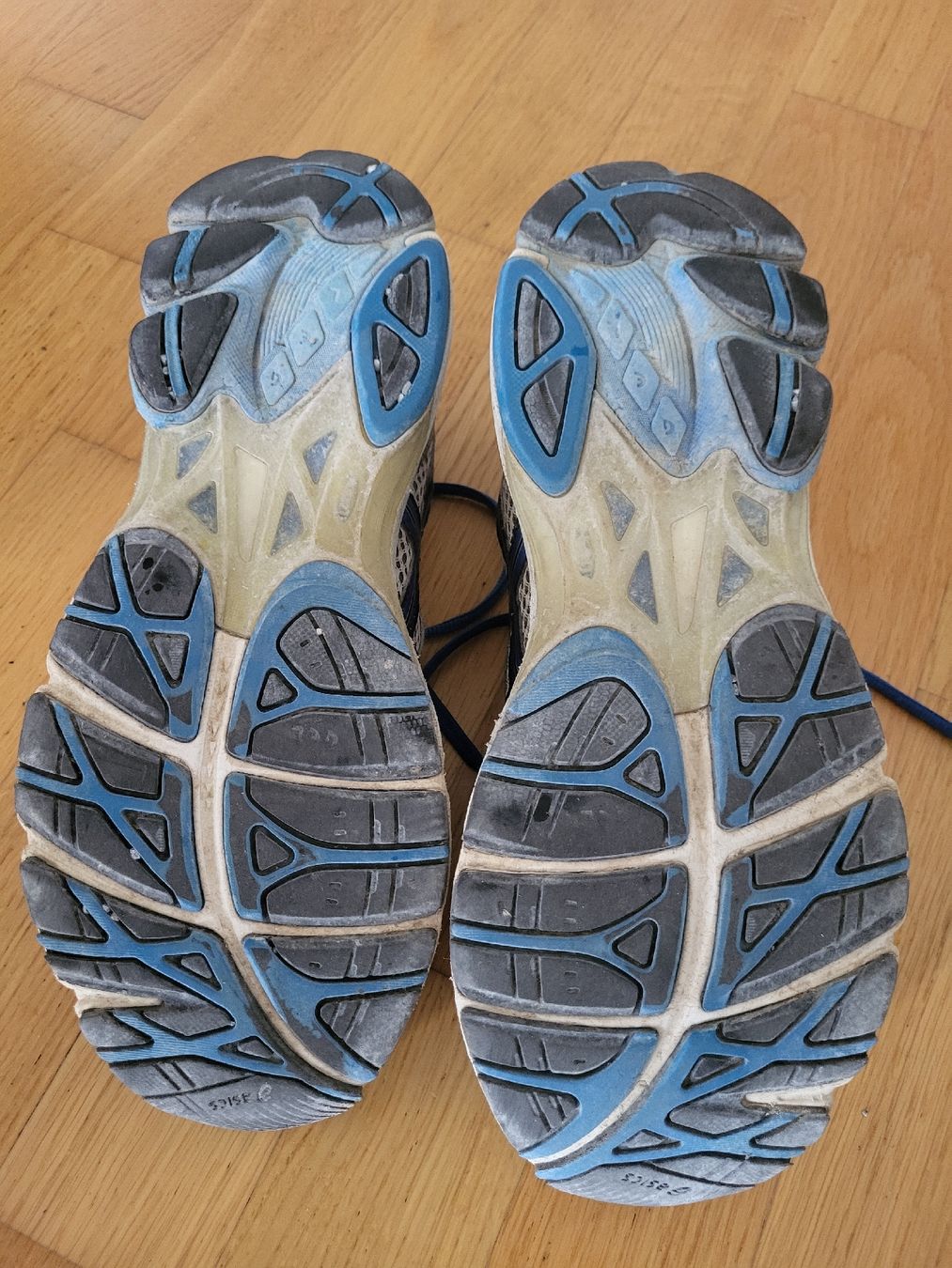 Asics Scarpe da uomo: Asics Duomax Gr 44.5 – Usato da Zürich venduto da Kagu1 1