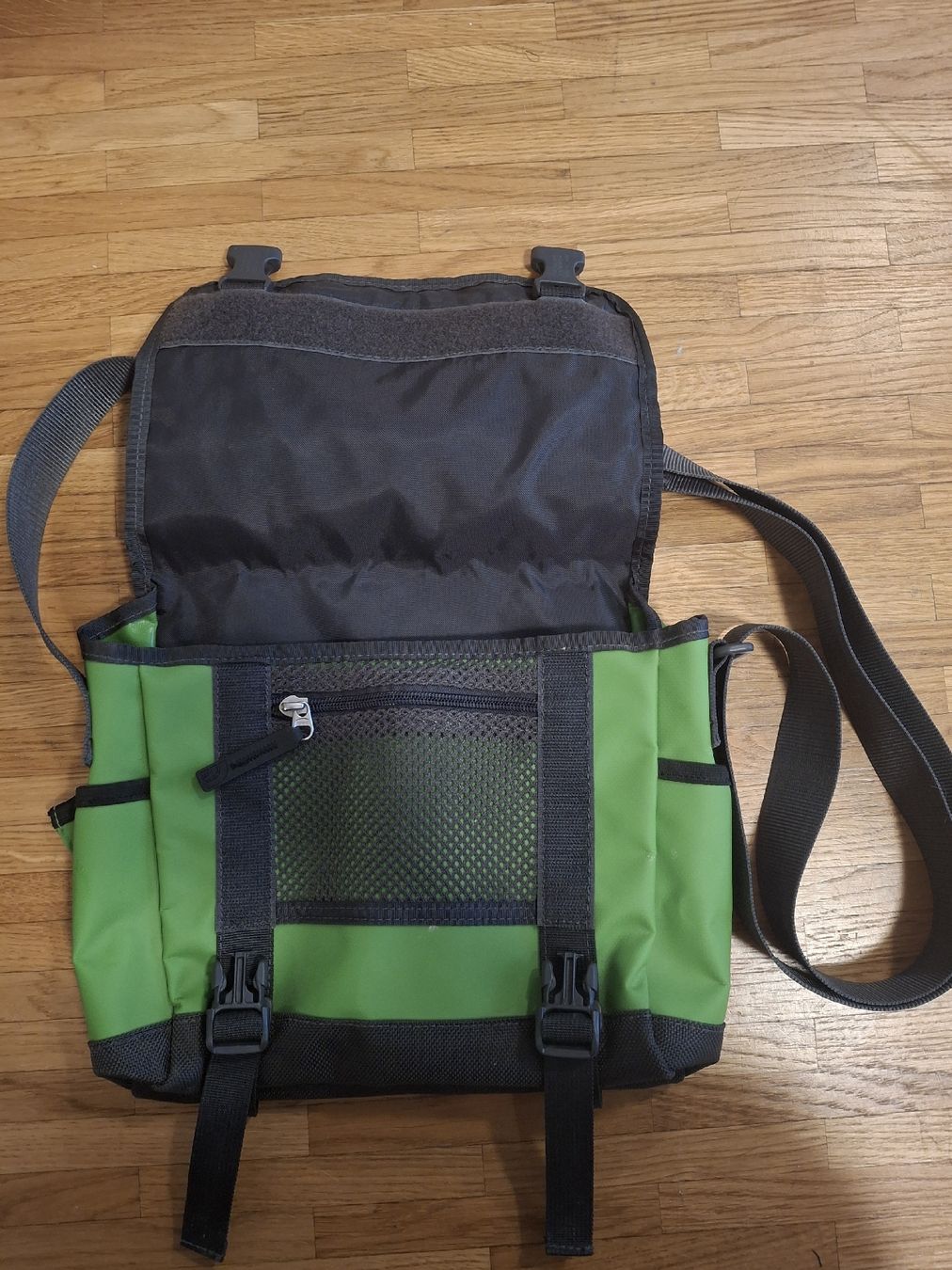 North Face Borse: The North Face Messenger Bag vintage – Nuovo (secondo la descrizione) da Lausanne venduto da ael_f6f6 1