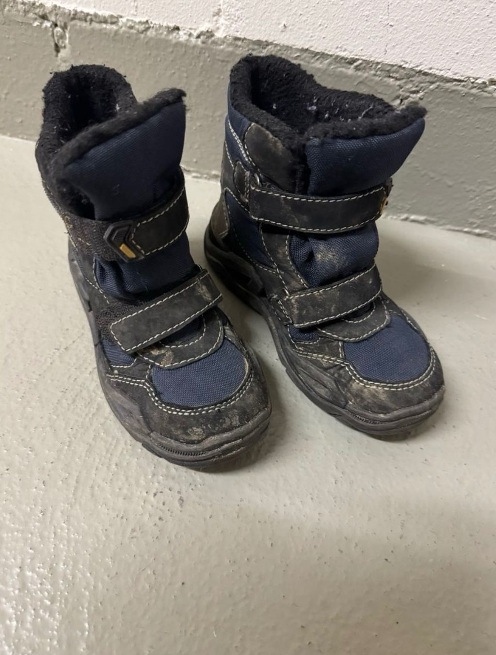 Scarpe per ragazzi: Kinder Winter Schuhe Grösse 29 – Usato da Zürich venduto da zd_1965