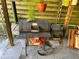 Gusseisen Holzkohlegrill - Räuchern, Barbecuen, Grillieren