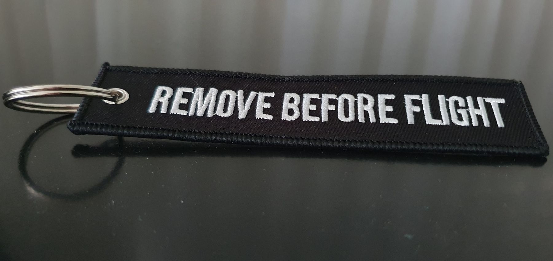 Portachiavi: Schlüsselanhänger "REMOVE BEFORE FLIGHT" – Nuovo e nell'imballaggio originale da Meggen venduto da goelfu09 1