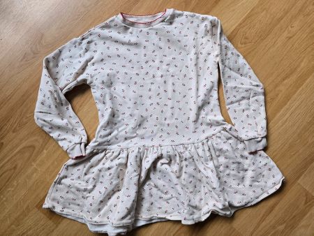 Kleid Kirschenmuster Grösse 134/140