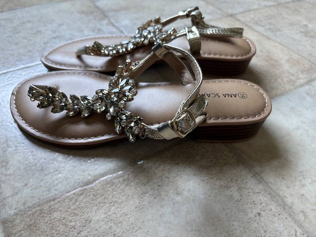 Scarpe da donna: Sandales dorées 39  – Usato da Veyrier venduto da Nath9279 2