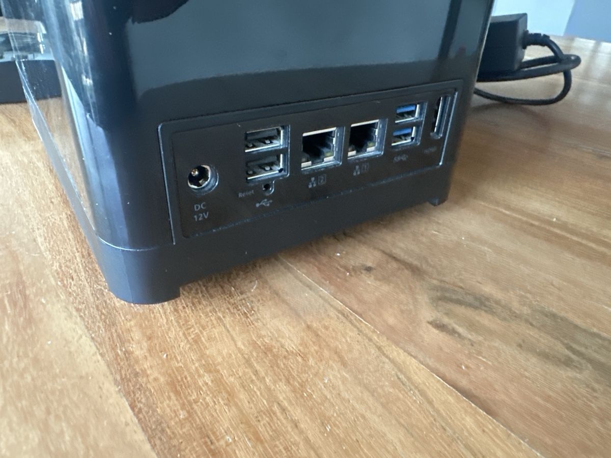 Qnap Server: QNAP TS-453mini NAS-Server mit 4x1.5TB HDD – Usato da Bülach venduto da Simste 2