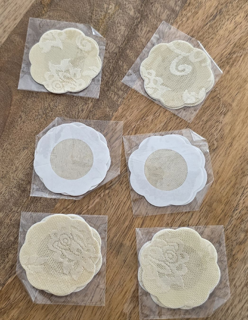 Altro per la cura del corpo: Seltene Spitzen-Brustwarzenabdeckungen in Blumenform – Nuovo (secondo la descrizione) da Rheinsulz venduto da Gilea