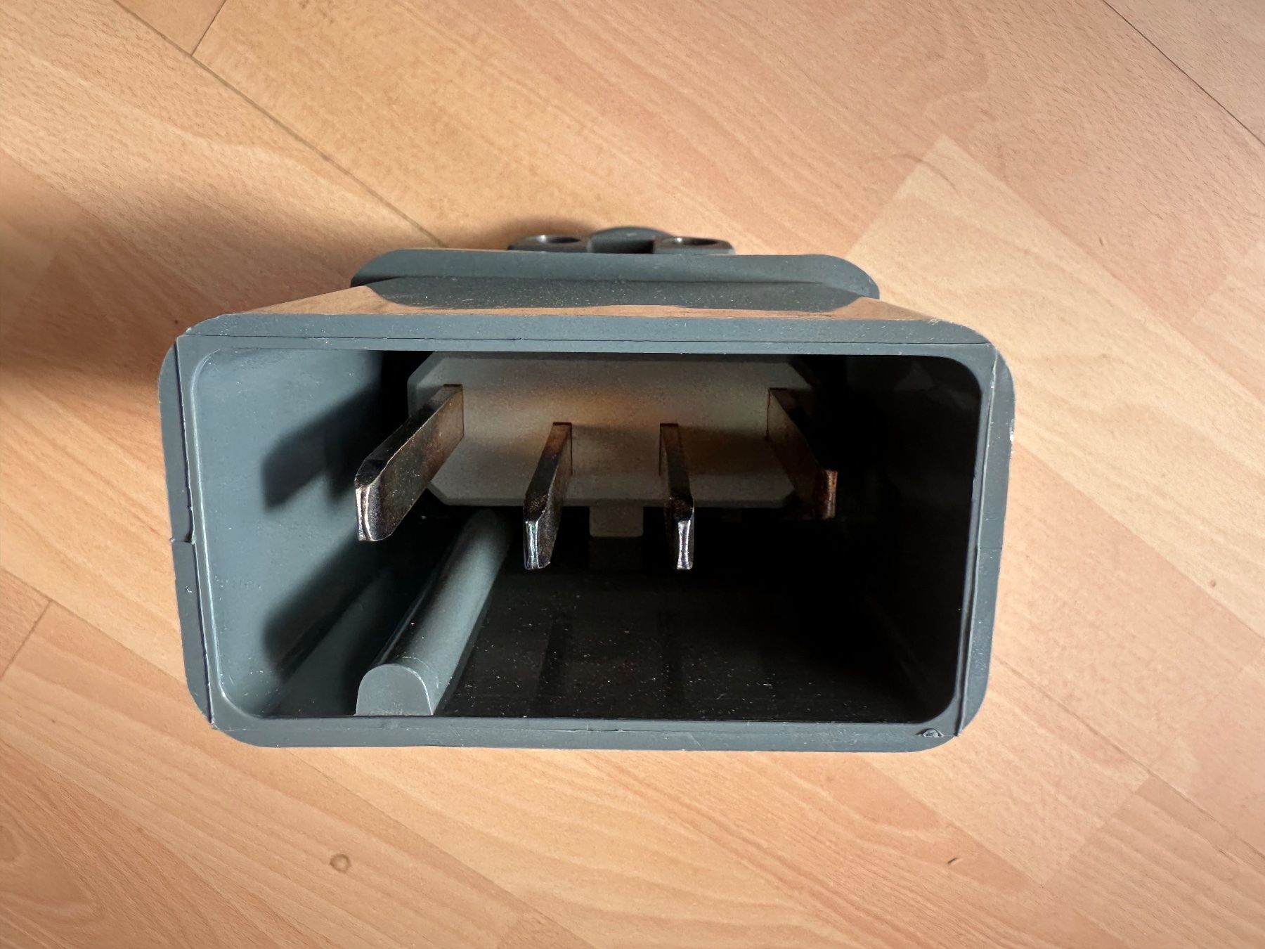 Spine: Stecker  J 40 4 Polig NEU CMC – Usato da Huttwil venduto da Bolpa 3