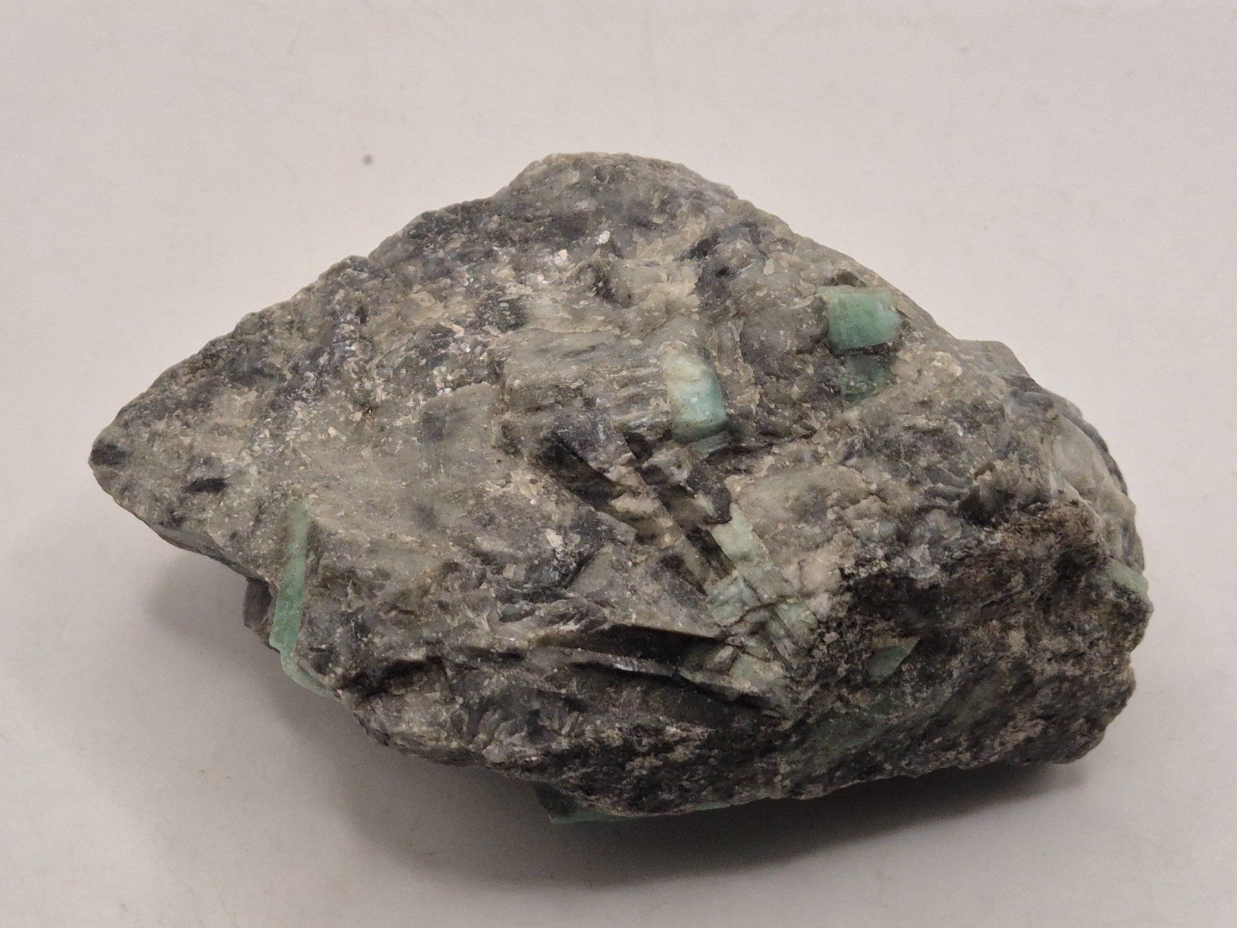 Mineralien & Heilsteine: Smaragd roh in Muttergestein (277) – Neu und originalverpackt aus Winterthur von LukasMineralienOase 2