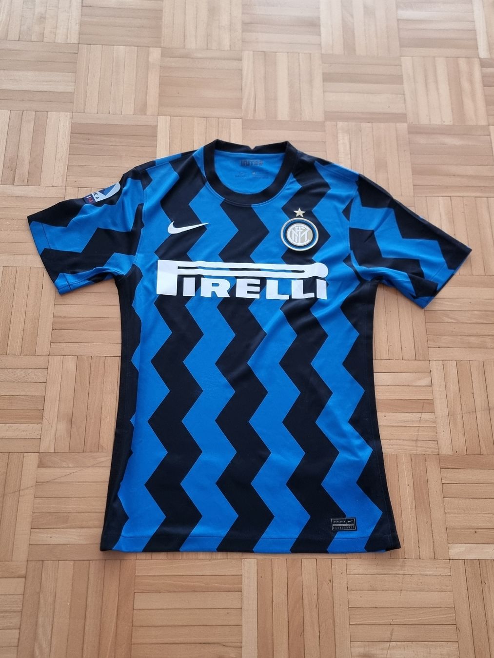 Football Club Internazionale Milano Leibchen & Hosen: Achraf Hakimi / Inter Mailand 2020-2021 Heimtrikot – Gebraucht aus Suhr von SariLacivert1907
